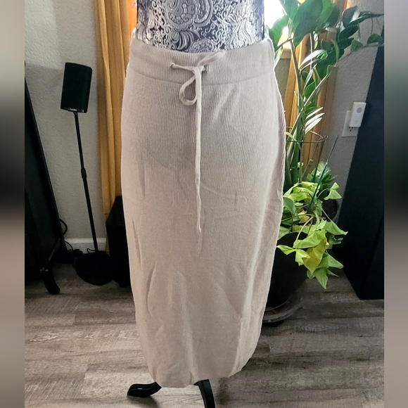 Elle Grey Elegant Cream Maxi Sweater Skirt. P7 - Picture 1 of 4